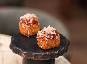 Bouchées croustillantes façon pain perdu, tomate confite et parmesan, Dialogues
